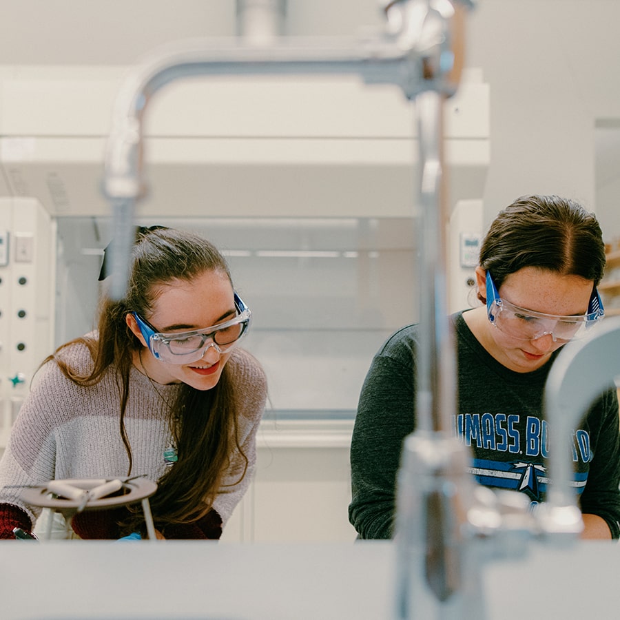 2 students work in lab in university hall.